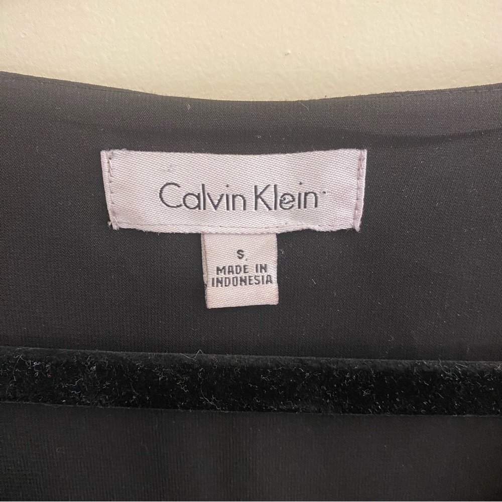 Calvin Klein Draped V Neck Black Sleeveless Blouse, size Small - Picture 3 of 3